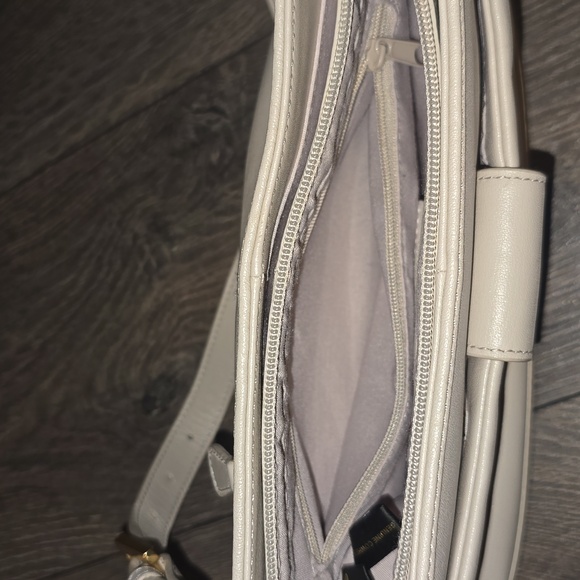 Étienne Aigner Classic Cream Leather Shoulder Bag  Y2K Chic Gold Hardware - Picture 12 of 13